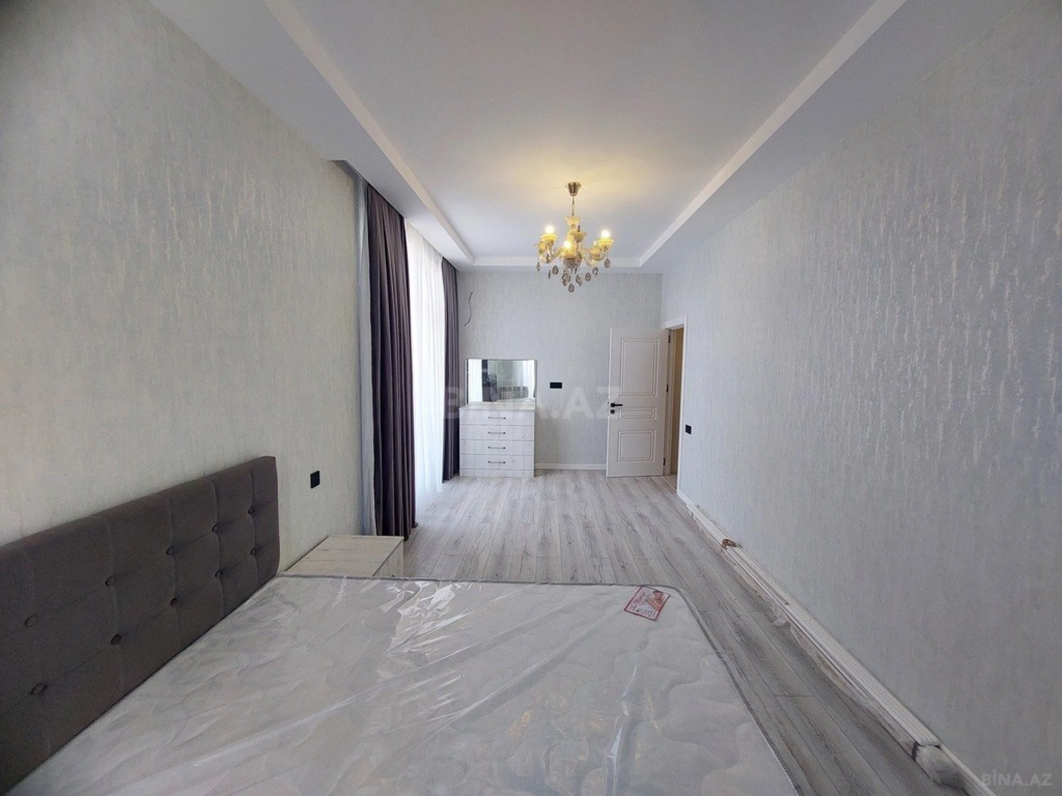 Satılır 2 otaqlı mənzil 96 m²