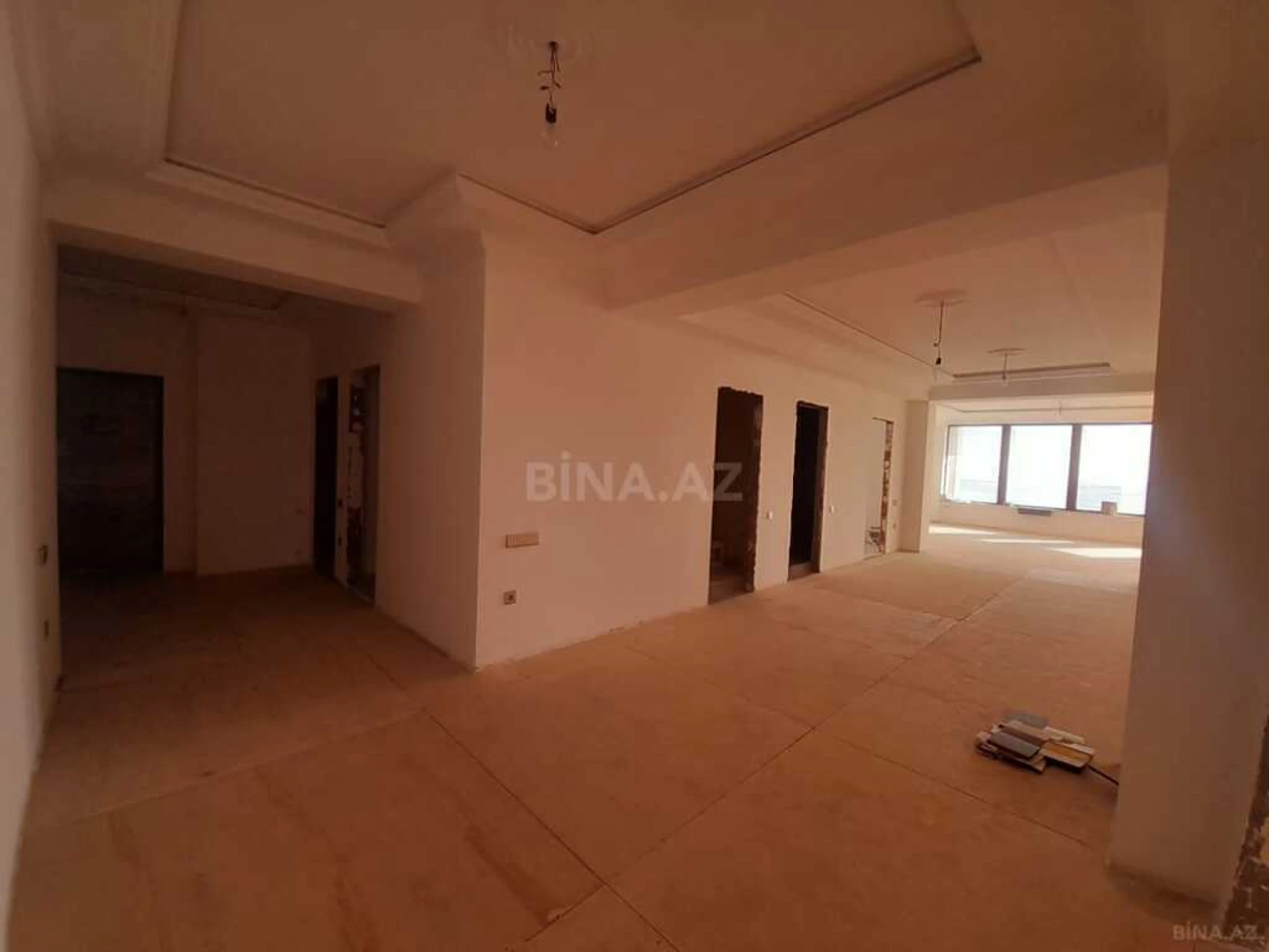 Satılır 4 otaqlı mənzil 220 m²