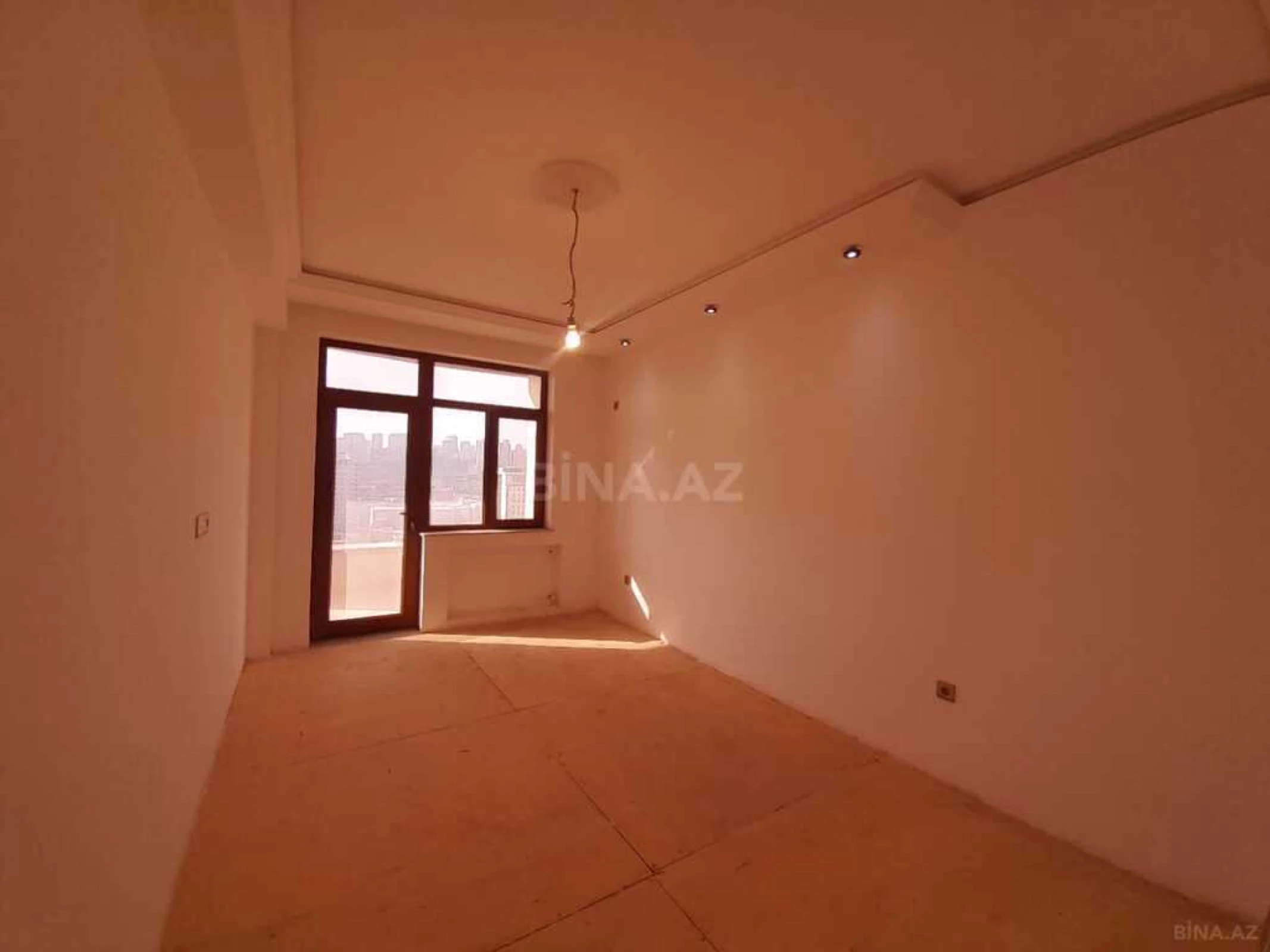Satılır 4 otaqlı mənzil 220 m²