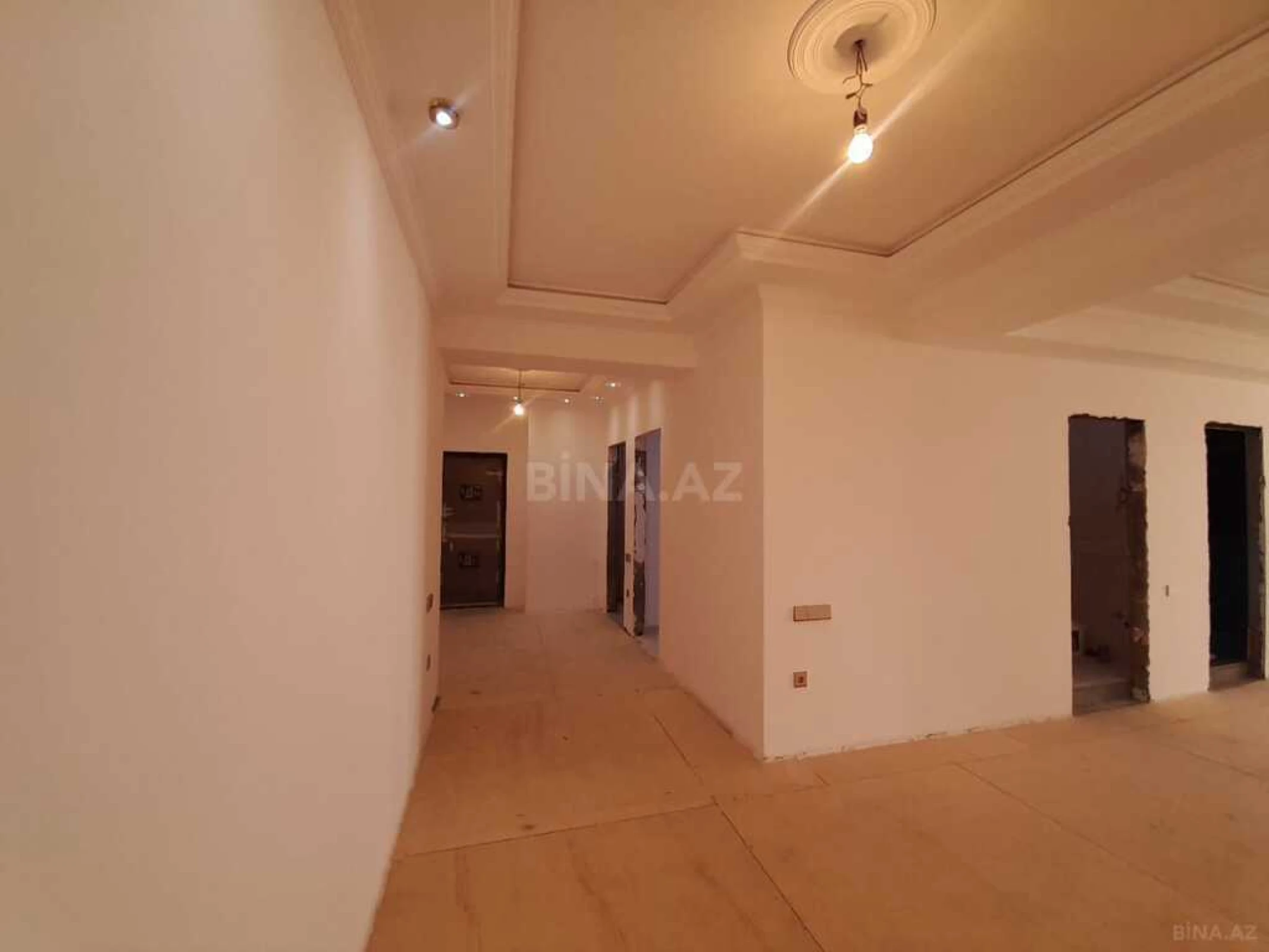 Satılır 4 otaqlı mənzil 220 m²