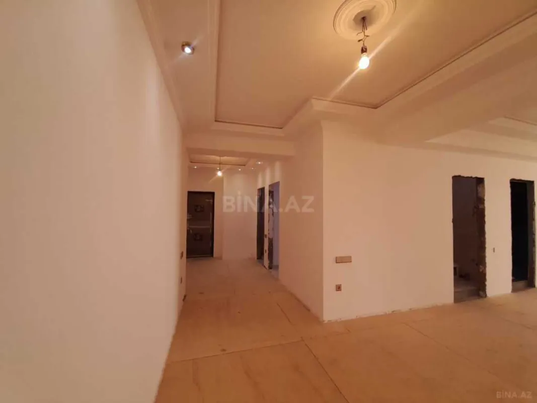 Satılır 4 otaqlı mənzil 220 m²