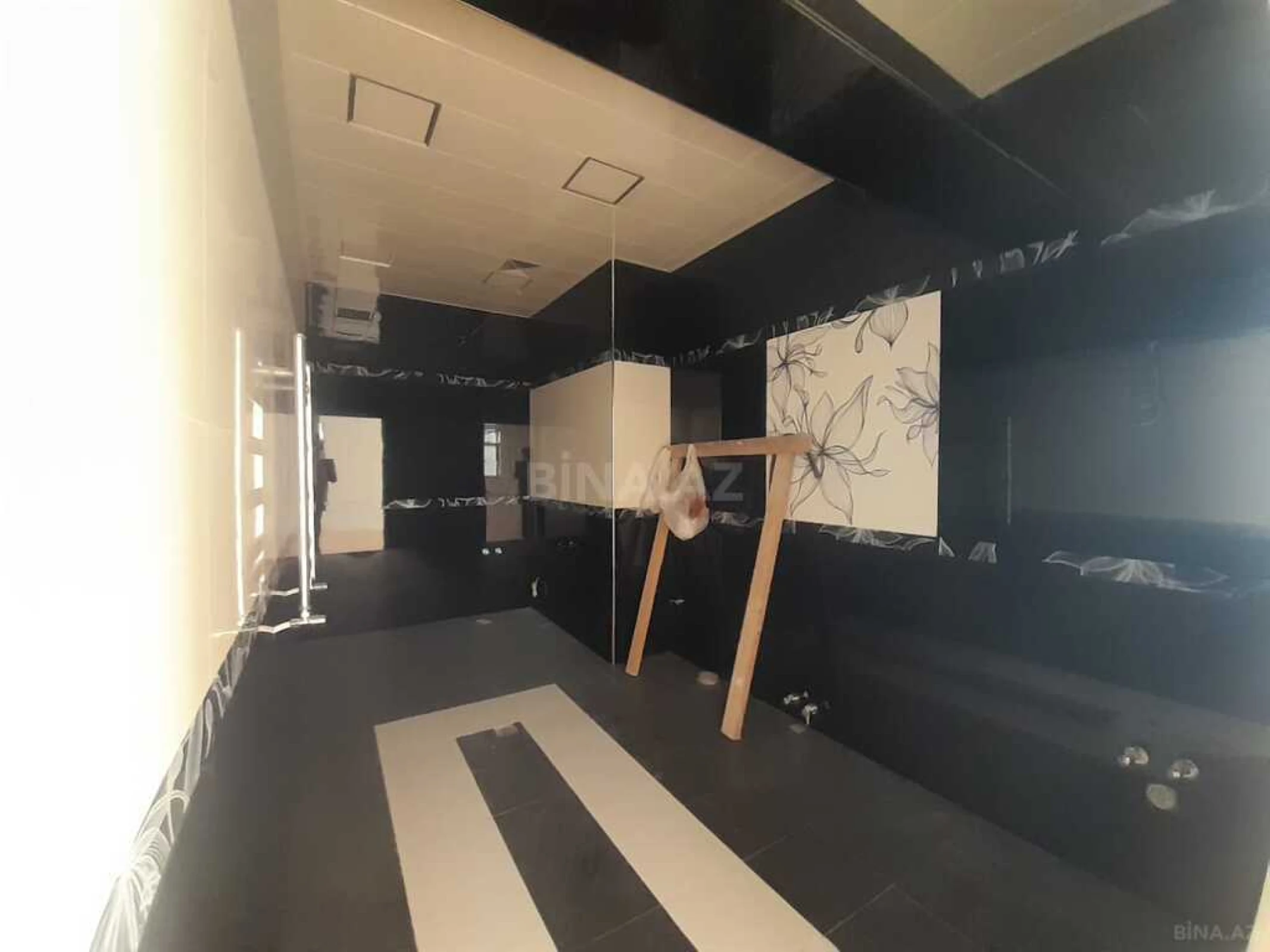 Satılır 4 otaqlı mənzil 220 m²