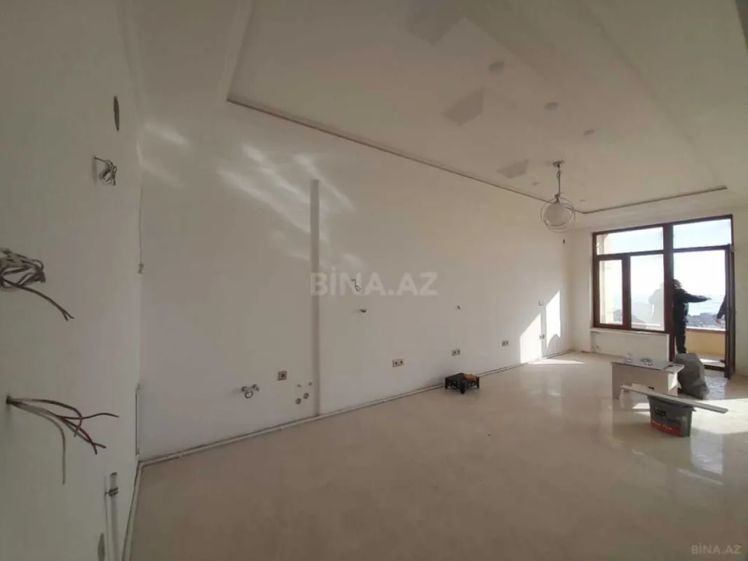 Satılır 4 otaqlı mənzil 220 m²