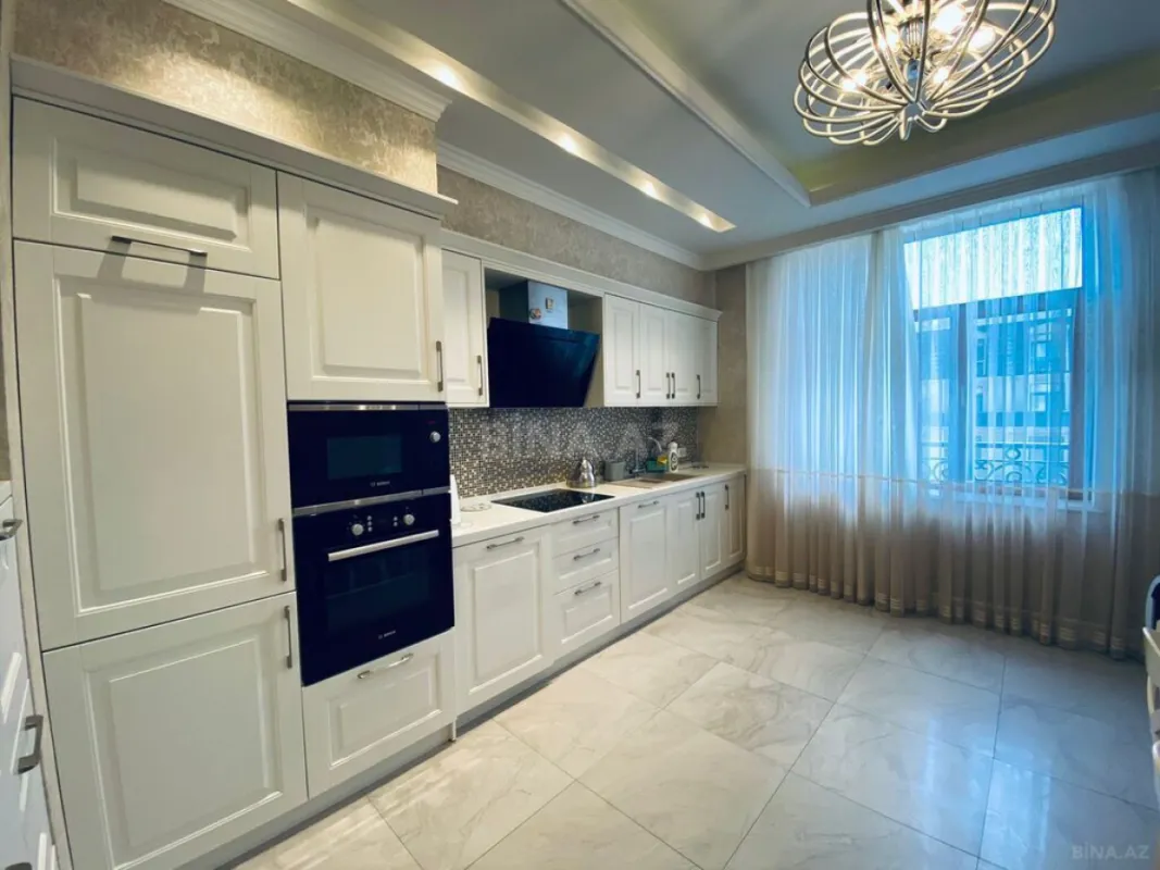 Kirayə verilir 3 otaqlı mənzil 130 m²