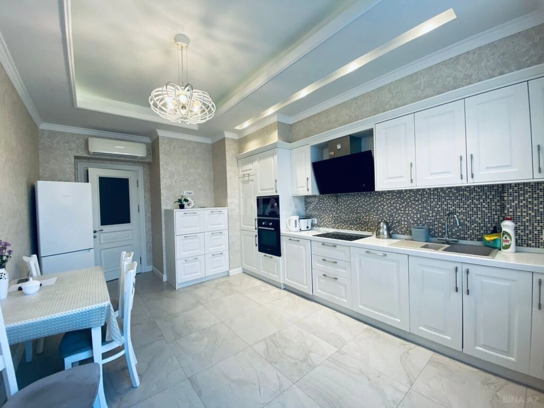 Kirayə verilir 3 otaqlı mənzil 130 m²