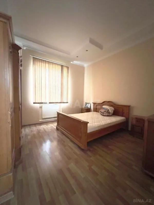 Satılır 4 otaqlı həyət evi 200 m²