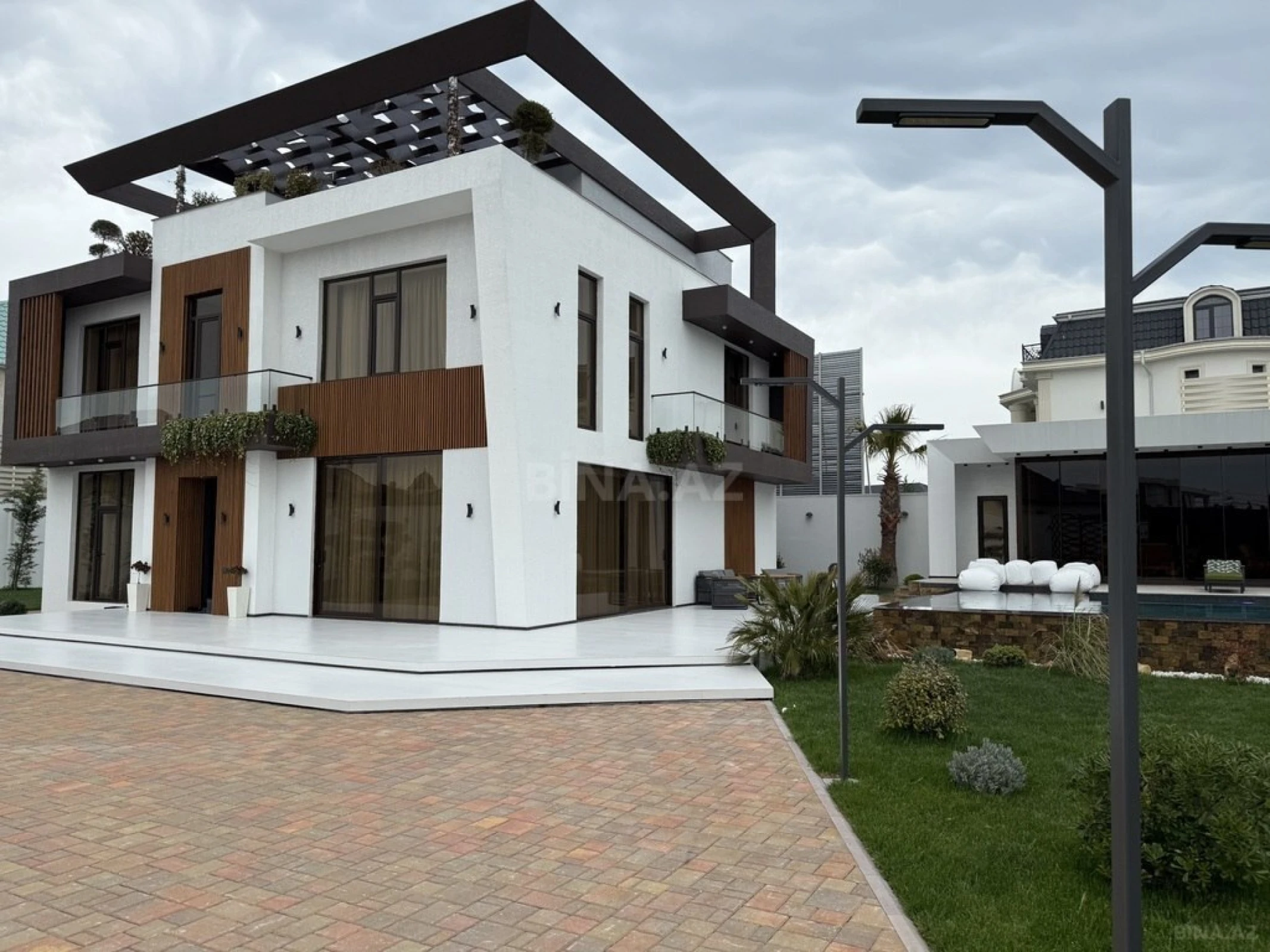 Kirayə verilir 6 otaqlı həyət evi 560 m²