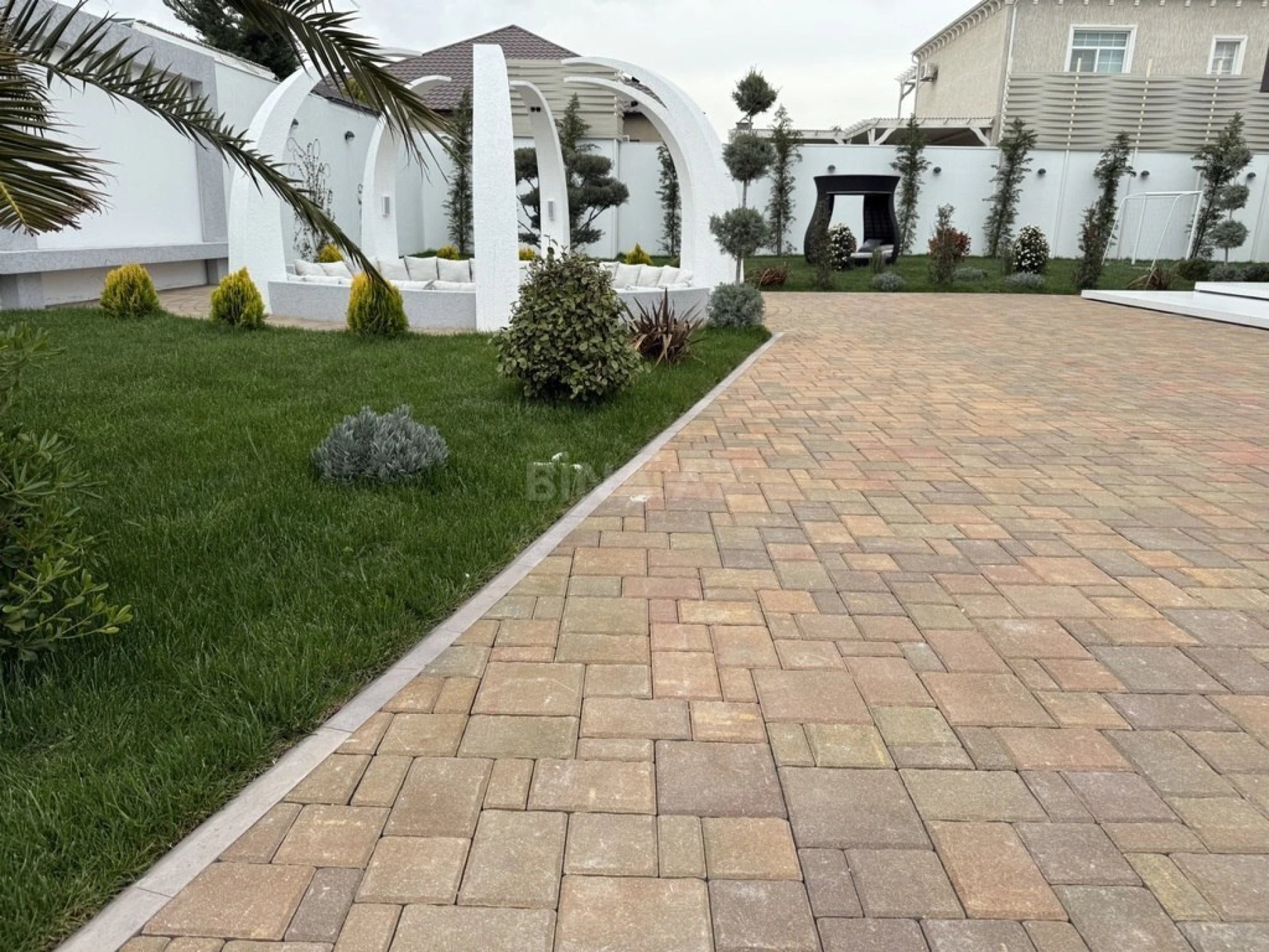 Kirayə verilir 6 otaqlı həyət evi 560 m²