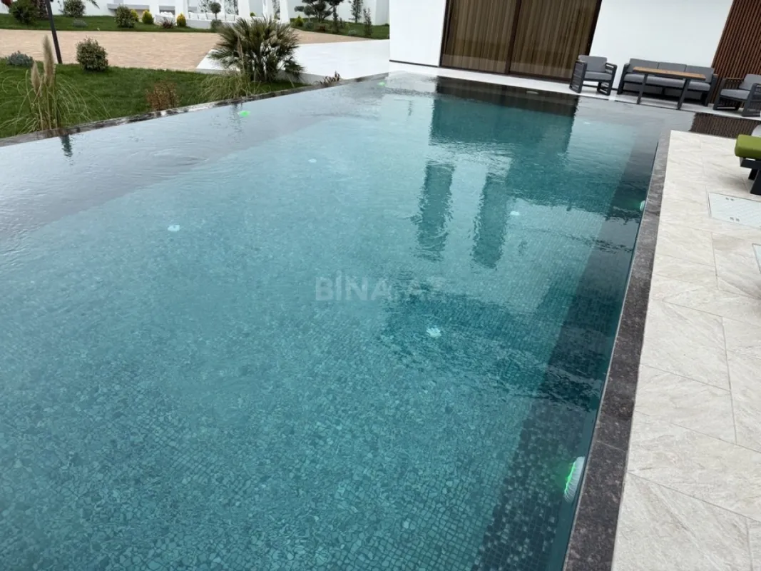 Kirayə verilir 6 otaqlı həyət evi 560 m²