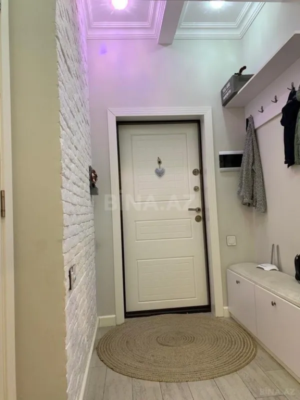 Satılır 2 otaqlı mənzil 83 m²