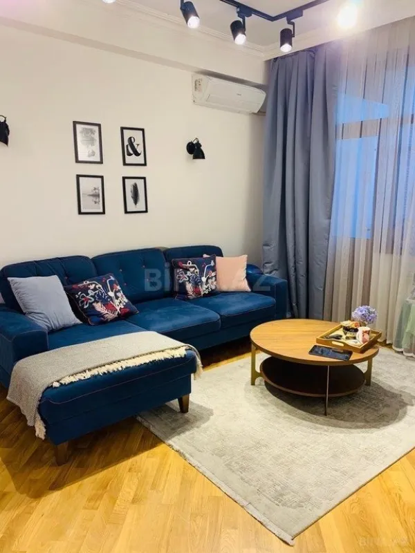 Satılır 2 otaqlı mənzil 83 m²