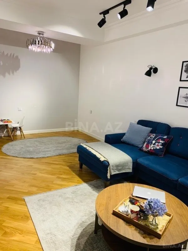 Satılır 2 otaqlı mənzil 83 m²