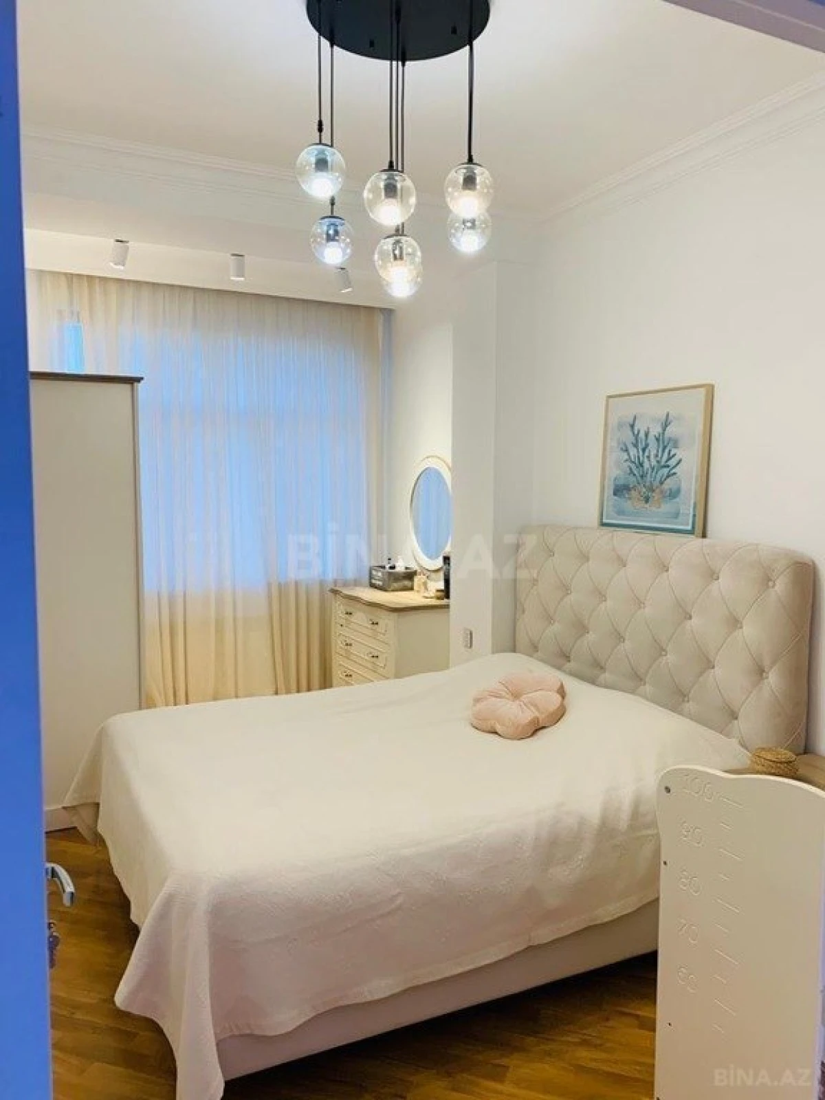 Satılır 2 otaqlı mənzil 83 m²