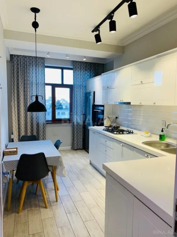 Satılır 2 otaqlı mənzil 83 m²