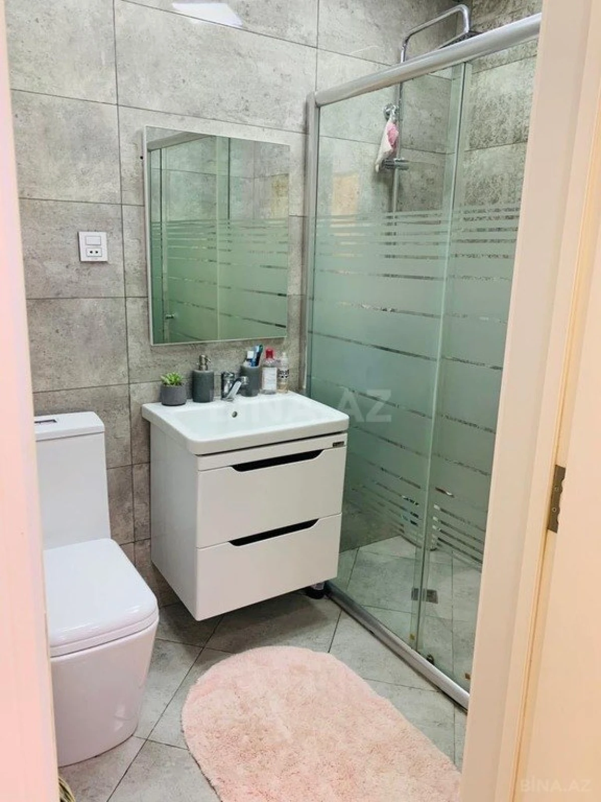 Satılır 2 otaqlı mənzil 83 m²