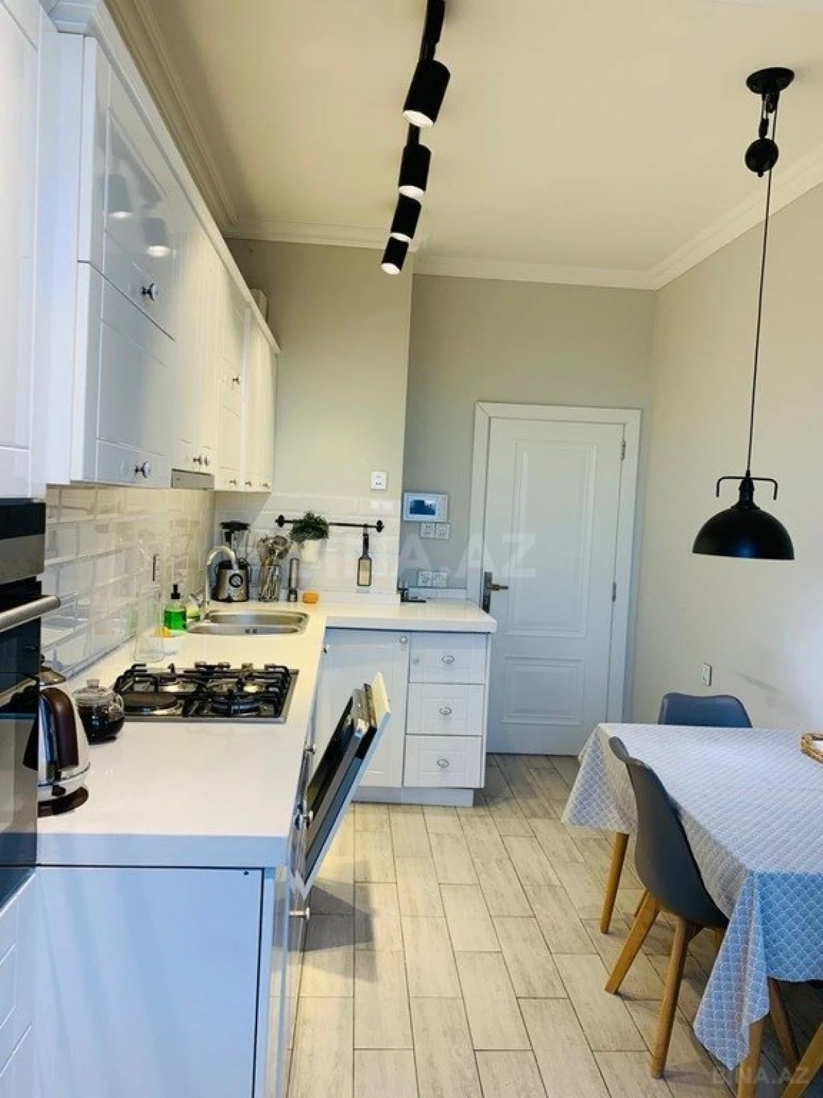 Satılır 2 otaqlı mənzil 83 m²