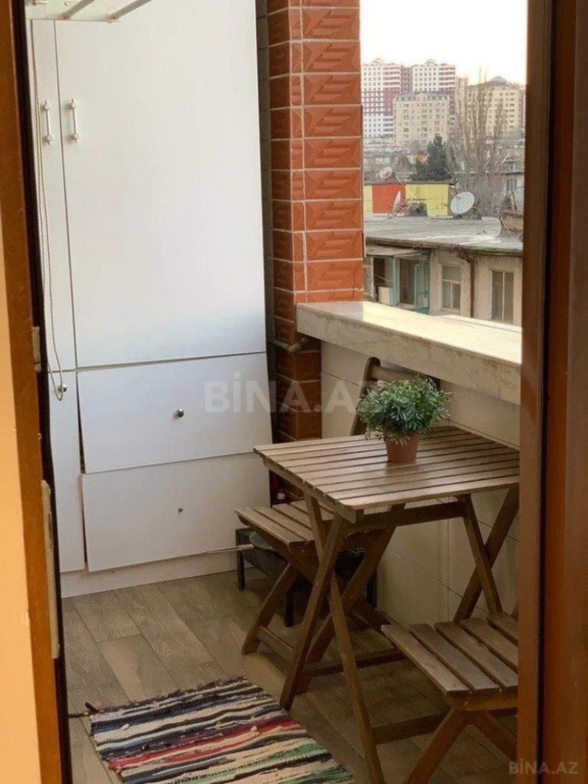 Satılır 2 otaqlı mənzil 83 m²