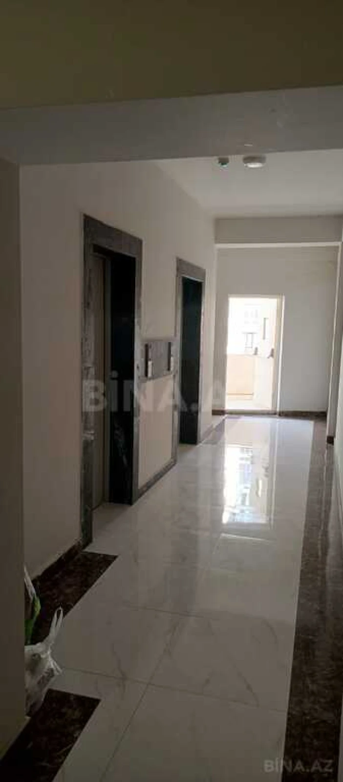 Satılır 3 otaqlı mənzil 157 m²