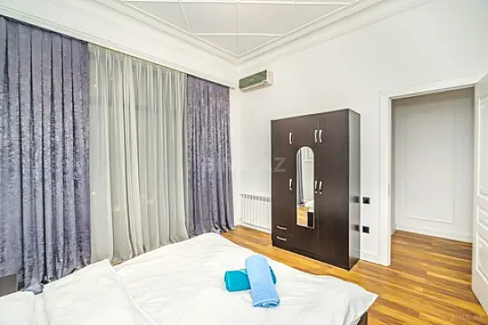 Kirayə verilir 3 otaqlı mənzil 101 m²