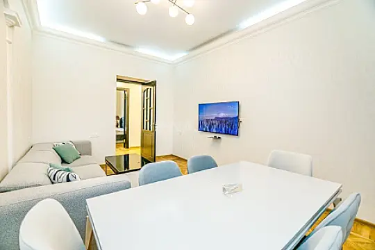 Kirayə verilir 3 otaqlı mənzil 107 m²