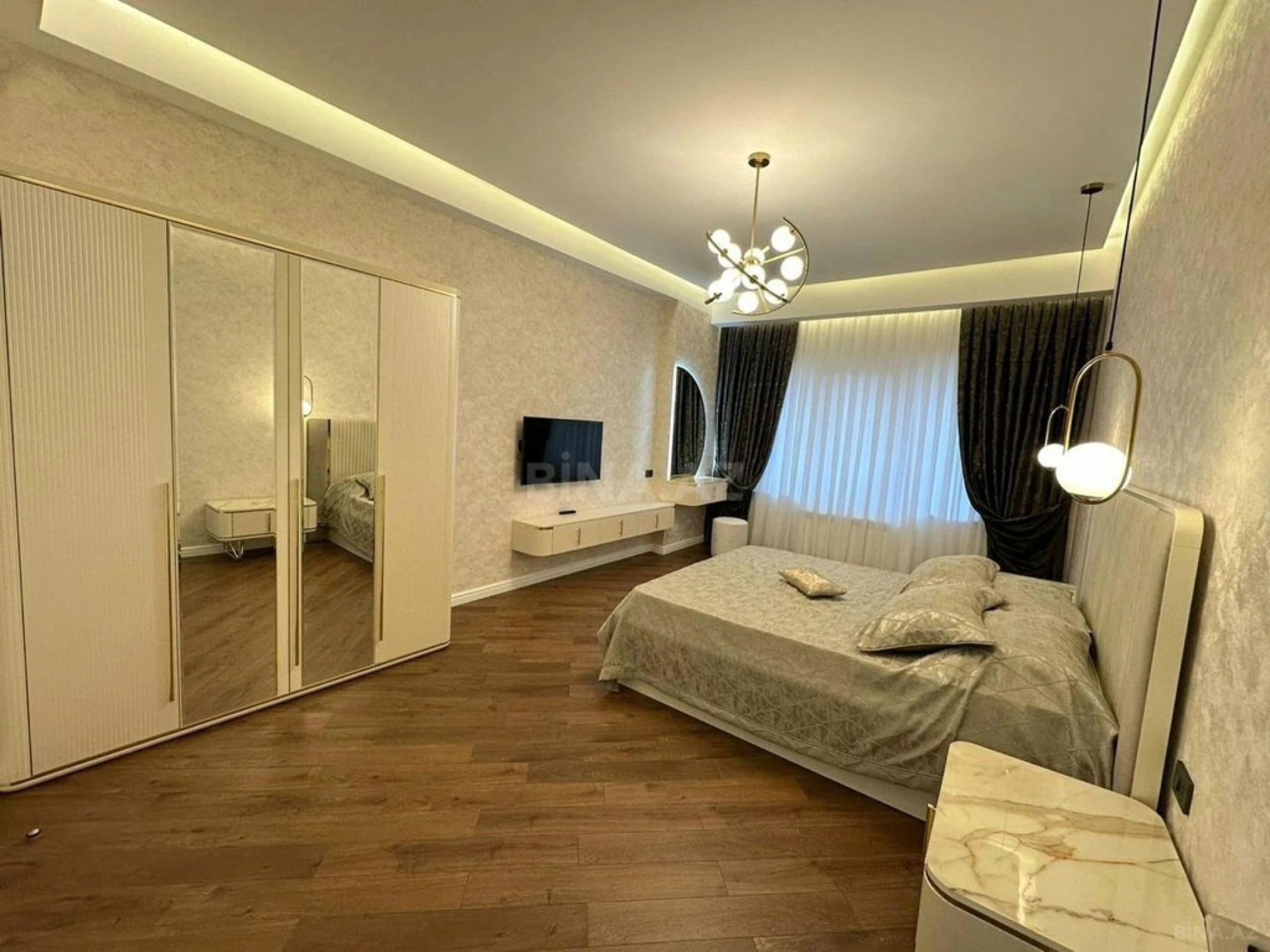 Kirayə verilir 3 otaqlı mənzil 140 m²