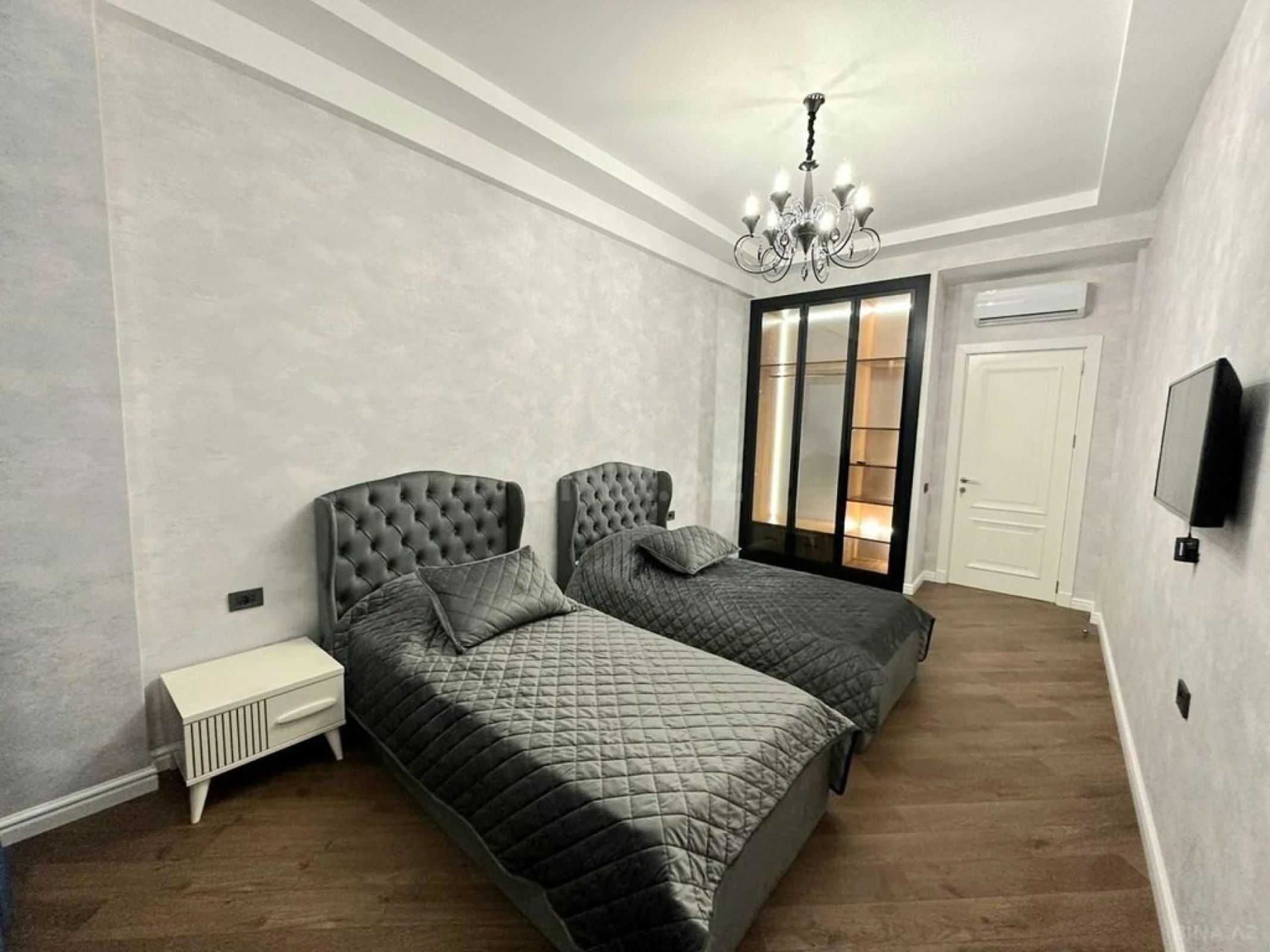 Kirayə verilir 3 otaqlı mənzil 140 m²