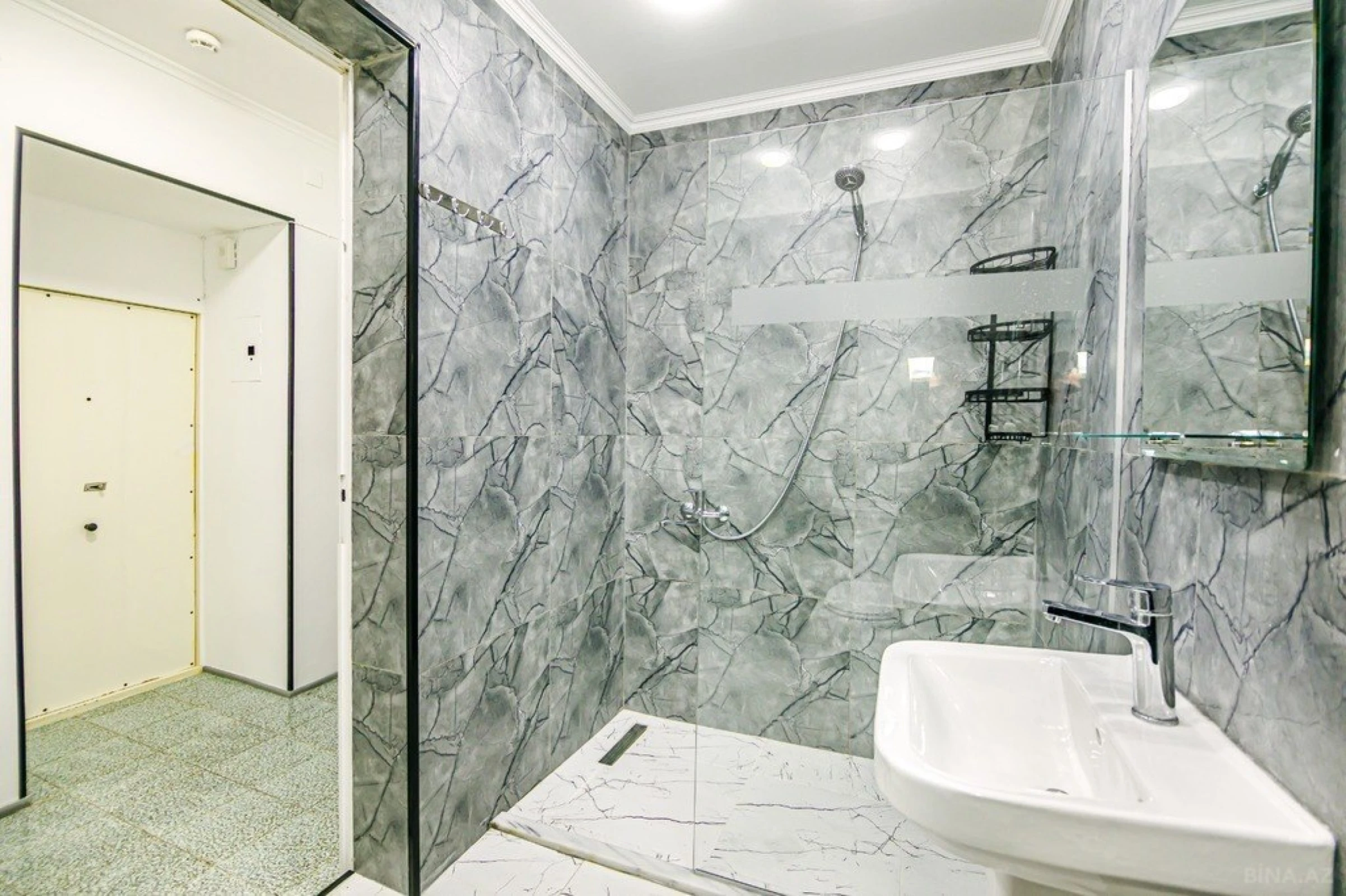 Kirayə verilir 3 otaqlı mənzil 103 m²