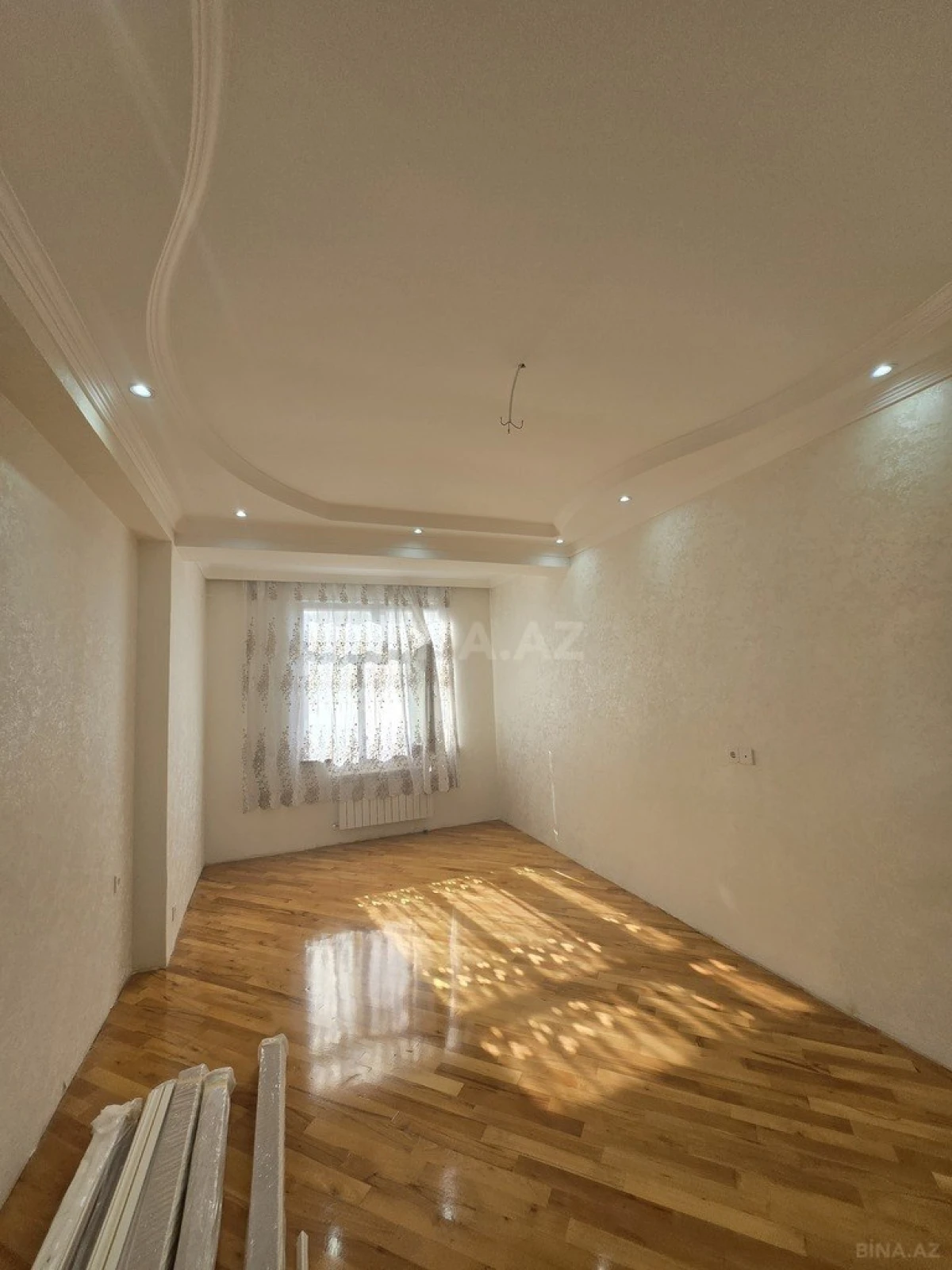 Satılır 3 otaqlı mənzil 136 m²