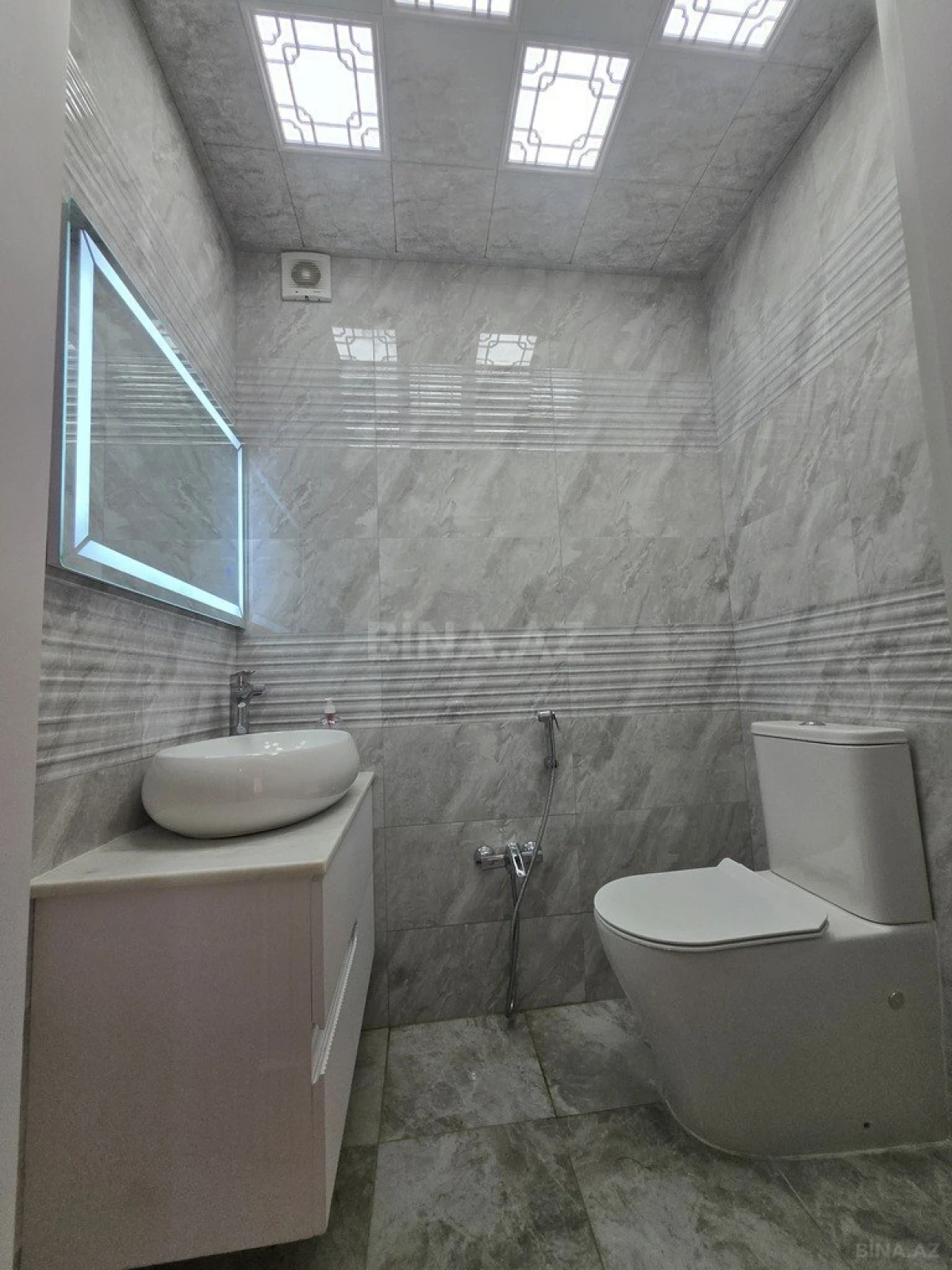 Satılır 3 otaqlı mənzil 136 m²