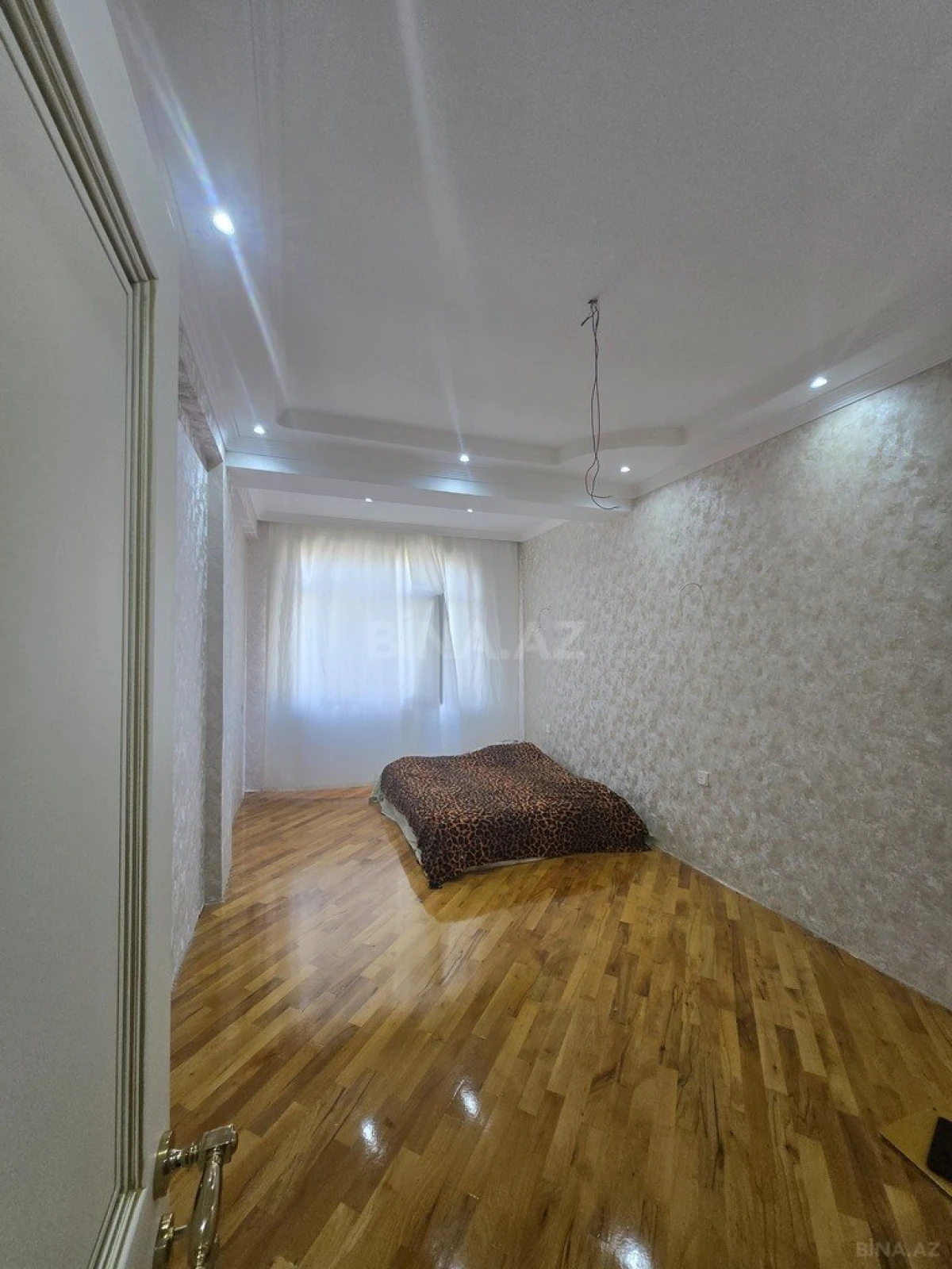 Satılır 3 otaqlı mənzil 136 m²