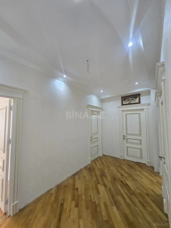 Satılır 3 otaqlı mənzil 136 m²