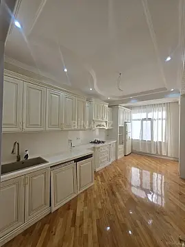 Satılır 3 otaqlı mənzil 136 m² — Bakı, Memar Əcəmi yanı 3 otaq 136.00 m²