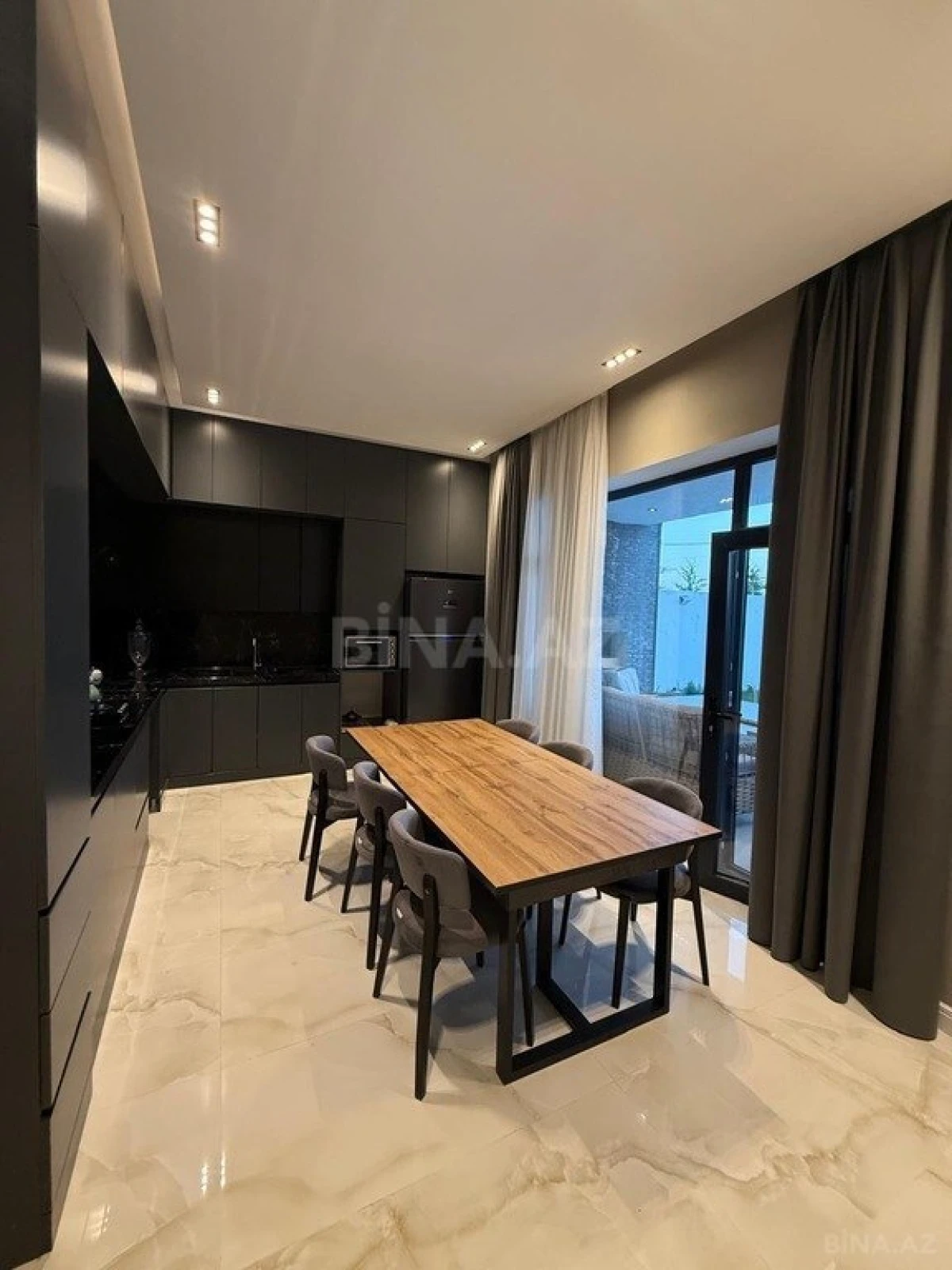 Kirayə verilir 4 otaqlı həyət evi 300 m²