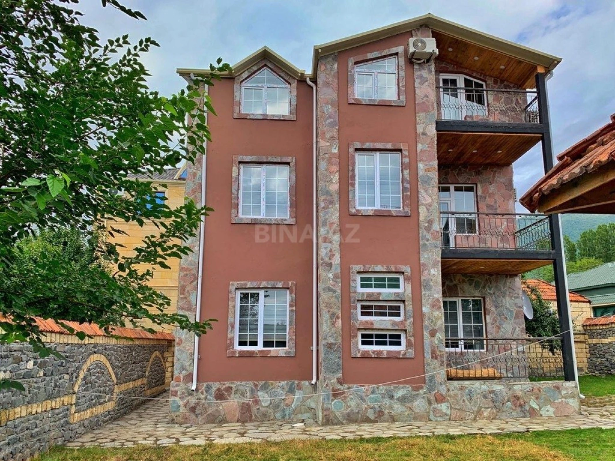 Satılır 6 otaqlı həyət evi 167 m²