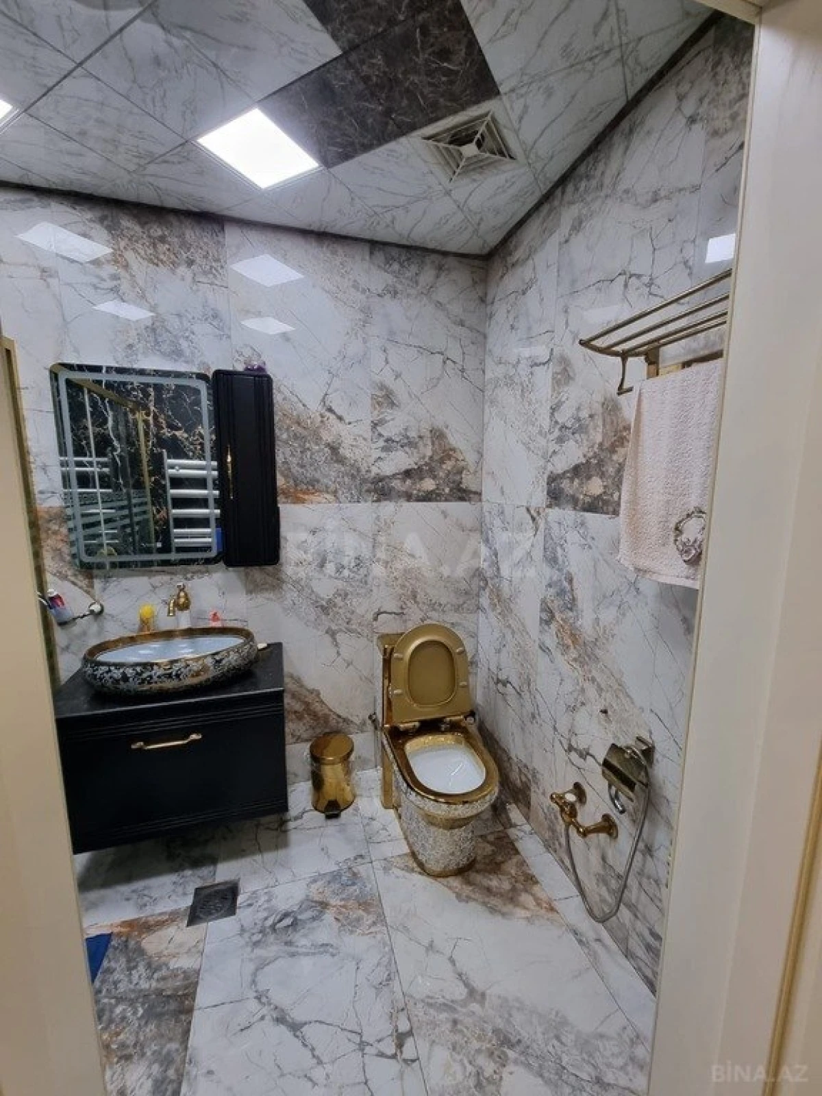 Satılır 3 otaqlı mənzil 120 m²