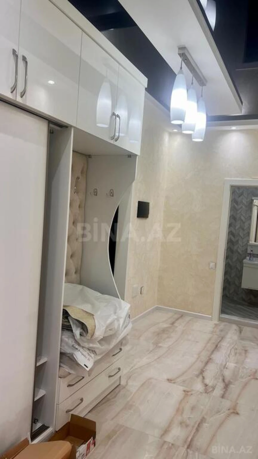 Satılır 2 otaqlı mənzil 102 m²