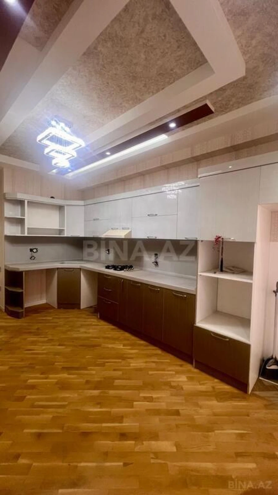 Satılır 2 otaqlı mənzil 102 m²
