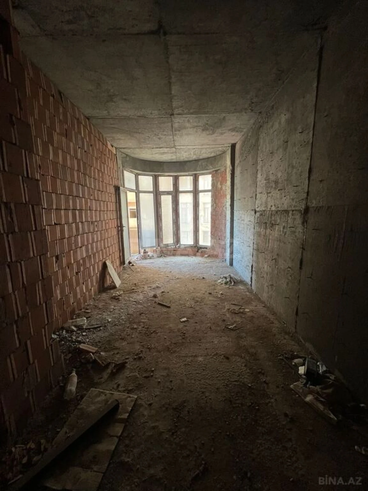 Satılır 3 otaqlı mənzil 157.6 m²