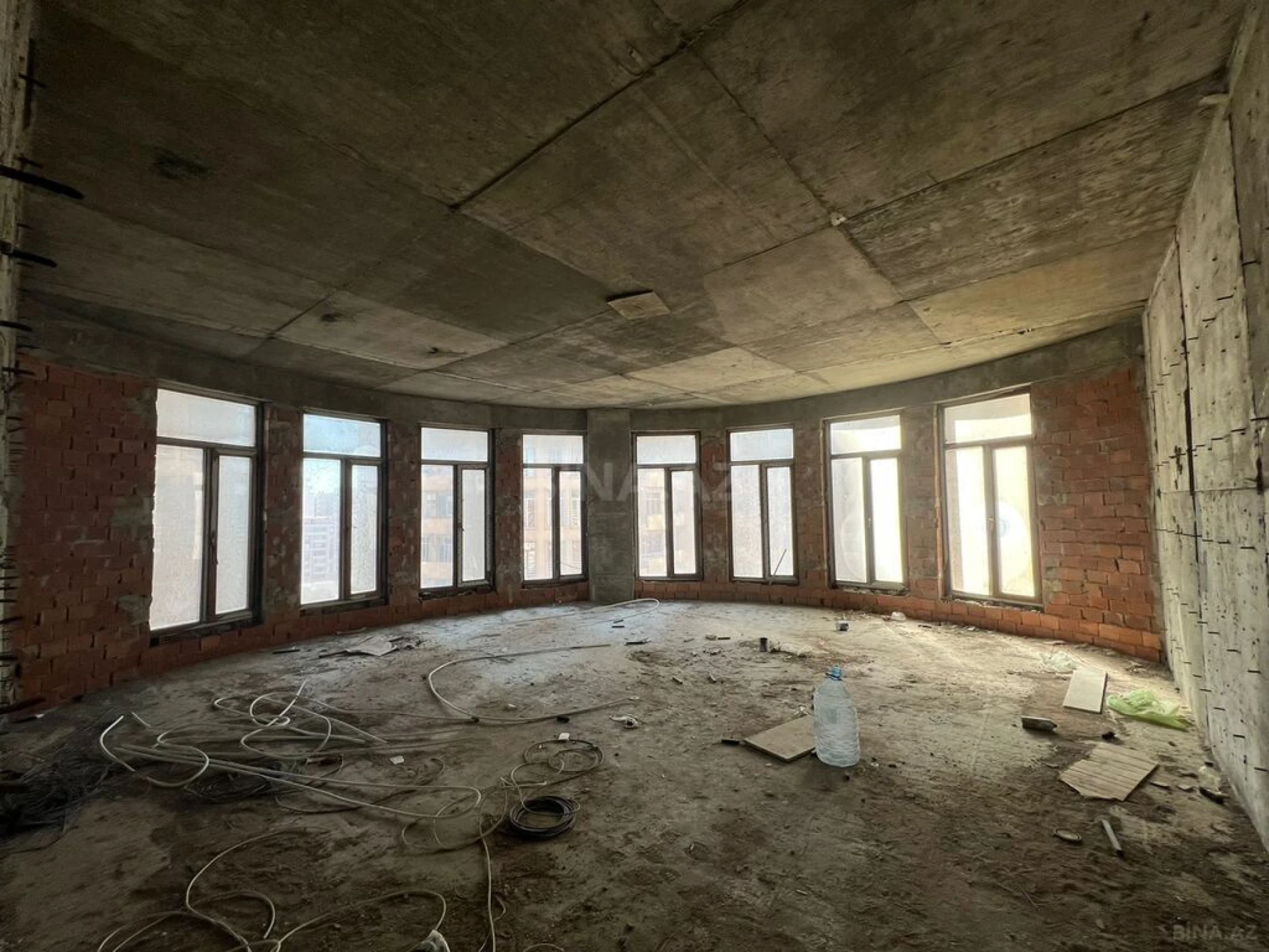 Satılır 3 otaqlı mənzil 157.6 m²