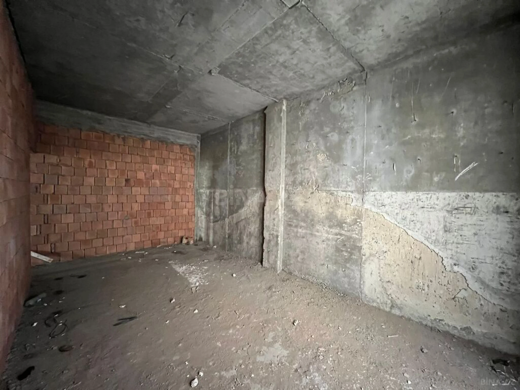 Satılır 3 otaqlı mənzil 157.6 m²