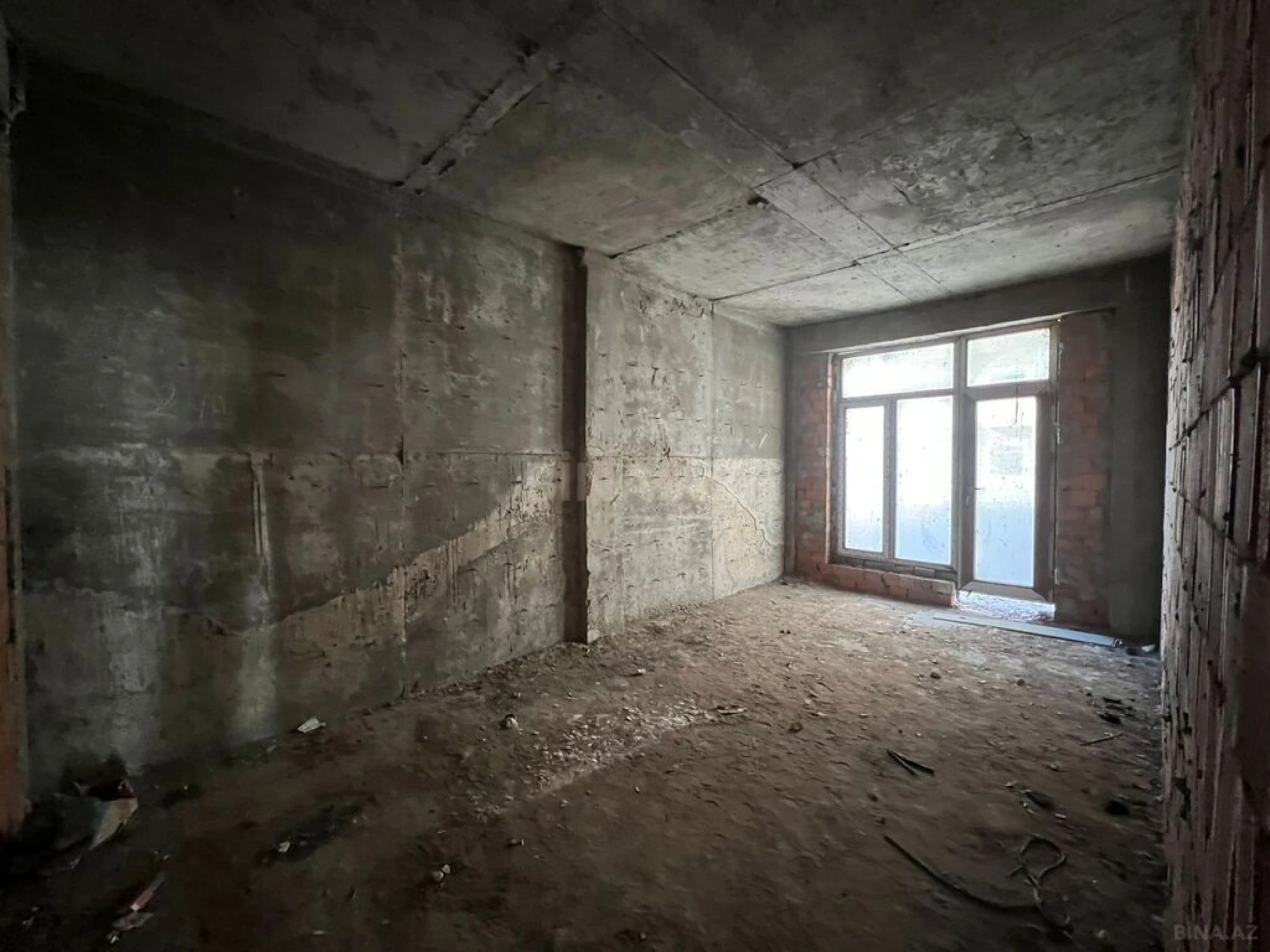 Satılır 3 otaqlı mənzil 157.6 m²