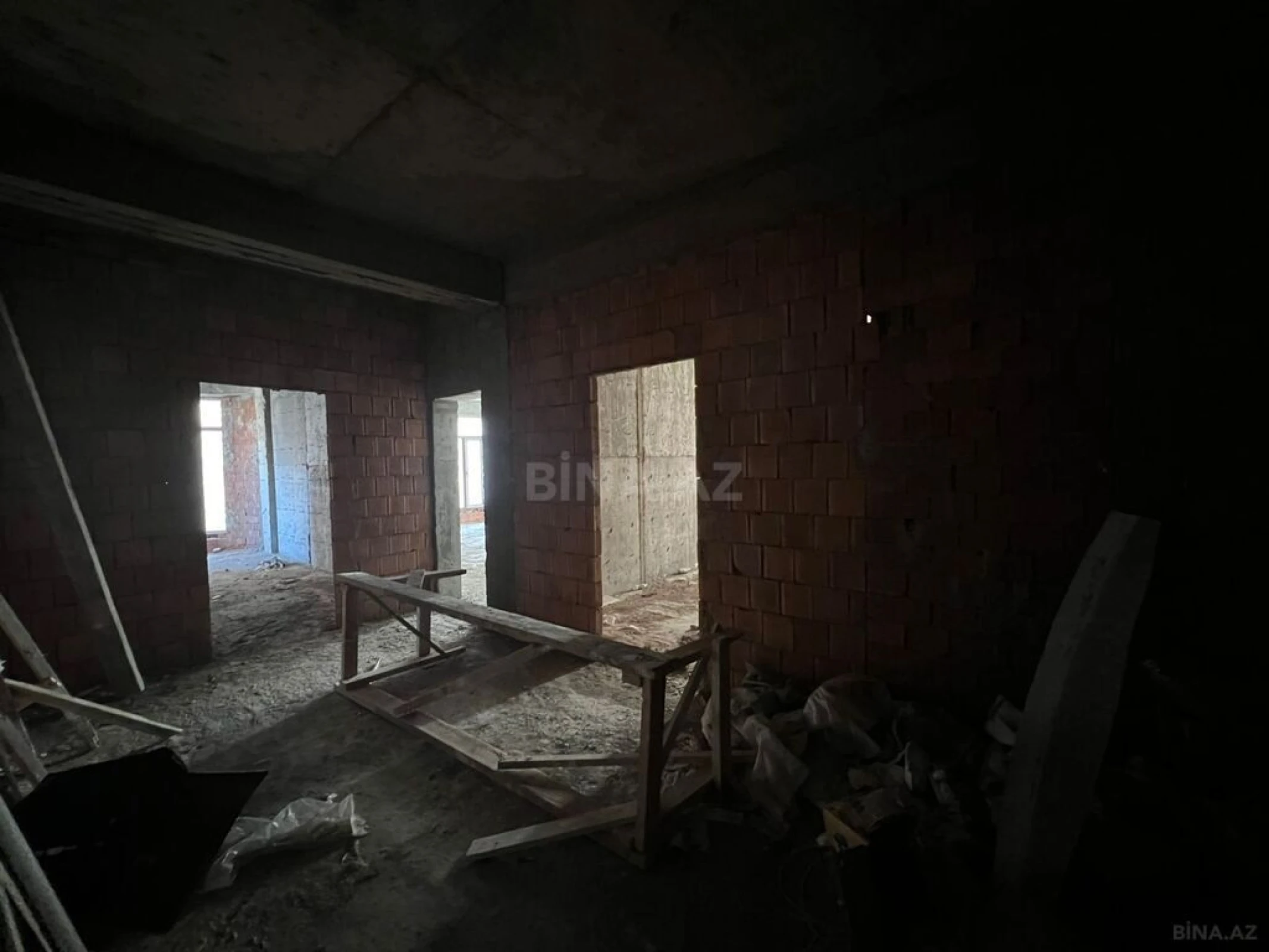 Satılır 3 otaqlı mənzil 157.6 m²