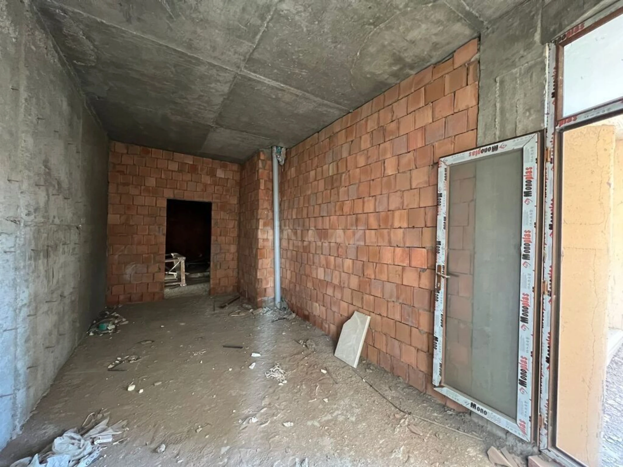 Satılır 3 otaqlı mənzil 157.6 m²