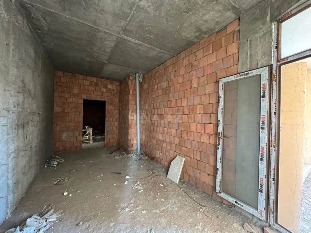 Satılır 3 otaqlı mənzil 157.6 m²