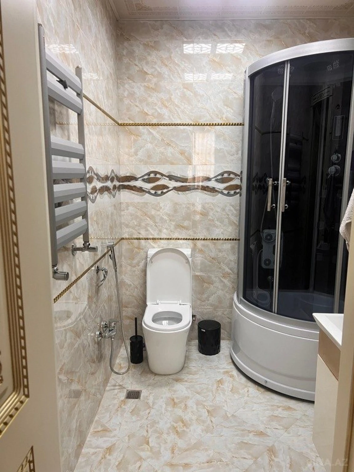 Satılır 3 otaqlı mənzil 125 m²