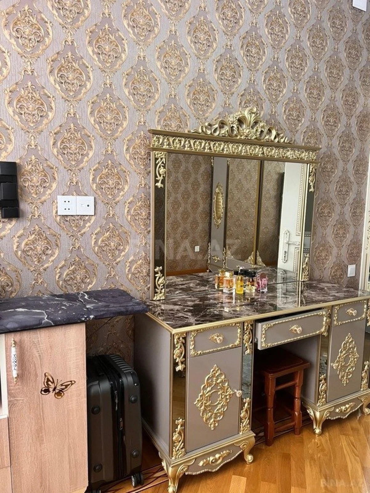 Satılır 3 otaqlı mənzil 125 m²