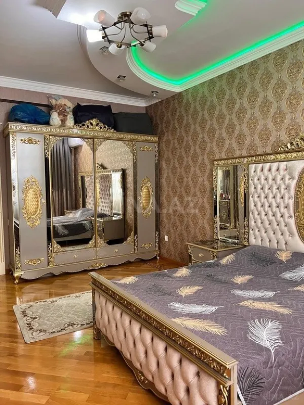 Satılır 3 otaqlı mənzil 125 m²