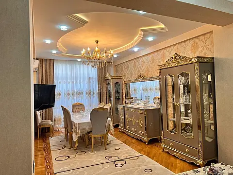Satılır 3 otaqlı mənzil 125 m²