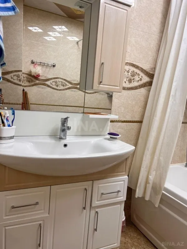 Satılır 3 otaqlı mənzil 125 m²