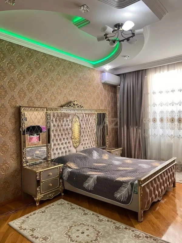 Satılır 3 otaqlı mənzil 125 m²